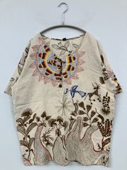 鴨居羊子さんが手掛けたブランド「TUNIC」シアー素材半袖トップス