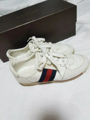 GUCCI グッチ GGエンボス レザー スニーカー ホワイト - メルカリ