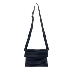 HOMME PLISSE イッセイミヤケ プリーツ リュック バッグ 黒 A4可