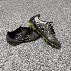 NIKE Magista マジスタスパイク SG 取り替え式 - メルカリ