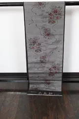 大島紬反物　新品　グレー　赤　茶　手織り　貝桶　R263のサムネイル