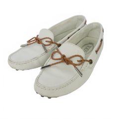 Tod's ホワイトレザー ドライビングシューズ 23センチ - メルカリ