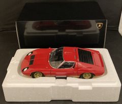 鑑賞ケース付き】AUTOart1/18 Lamborghini MiuraSV - メルカリ