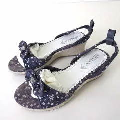 アルマーニ ジュニア ARMANI Jr サンダル リボン バックストラップ 小花柄 ロゴ チャーム 18cm 紺 ネイビー 白のサムネイル