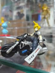FF7 クラウド レッドⅩⅢ ラバーキーホルダー - メルカリ