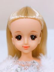 1983年発売・旧タカラバービー時代の緑目フローラ マリアボディー