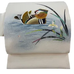 名古屋帯 逸品 羽田登喜 落款 鴛鴦 草花 金銀彩 縮緬 ベージュ 正絹 【中古】のサムネイル