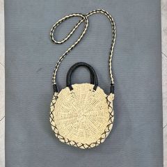 美品 KURASHI&Trips PUBLISHING ラフィアショルダーバッグ - メルカリ