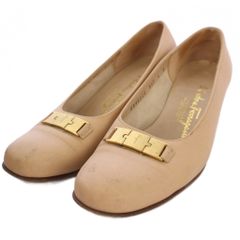Salvatore Ferragamoパンプス ガンチーニ ステッチ ベージュ - メルカリ