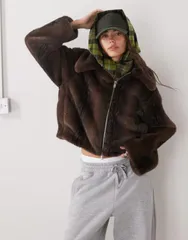 モンキ レディース アウター ジャケット・ブルゾン ジャケット Monki short faux fur jacket in chocolate Chocolate Brown ブラウンのサムネイル