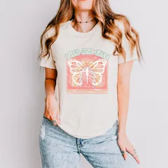 Simply Sage Market レディース トップス Tシャツ Simply Sage Market Wild And Free Butterfly Short Sleeve Tee Creamのサムネイル