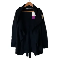 未使用 MARY QUANT マリークワント フラワーブローチ付き ベルテッド カーディガン M ブラック レディース 古着 中古 USEDのサムネイル