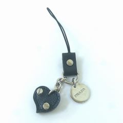 PRADA プラダ　ハート型レザーキーホルダー　ブラック PRADA プラダ ハートモチーフ ストラップ キーホルダー ブラック