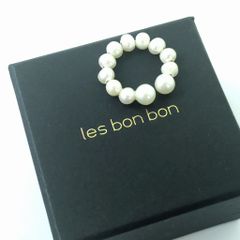 【at】【ほぼ未使用】les bon bon パールリング（箱付き） at様専用】【ほぼ未使用】les bon bon パールリング（箱付き） - メルカリ