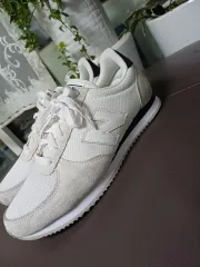 レディース New Balance スニーカー 230のサムネイル