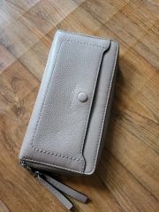 Crystal Reptiles レザー ピンクベージュ 長財布 - メルカリ