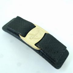 美品】フェラガモ ヴァラ リボン バレッタ 黒 シルバー 箱付き 髪留め