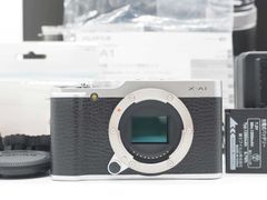 Fujifilm X-E1 ミラーレス一眼 本体＋外品25/1.8レンズ Fujifilm X-E1 ミラーレス一眼 本体＋外品25/1.8レンズ - メルカリ