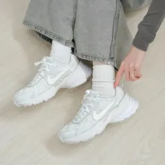 255 NIKE ウィメンズ V2K RUN 新品出品