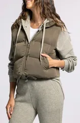 スレッドアンドサプライ レディース アウター ジャケット・ブルゾン ベスト Thread Supply Issey Puffer Vest Antique Bronze