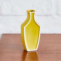 昭和レトロ パステルイエローの陶器製一輪挿し ミニ花瓶 - メルカリ