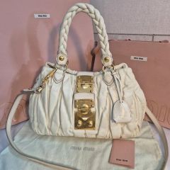 再値下げ】美品MIU MIUマテラッセ✰2wayショルダー/ハンドバッグ 