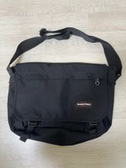 美品 EASTPAK DARK EYE ショルダーバック ダークアイズ 目玉 - メルカリ
