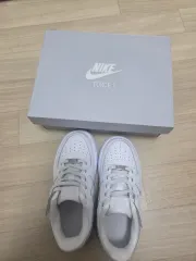 NIKE ナイキ キッズ スニーカー エアフォース 新商品 (The First 価格)