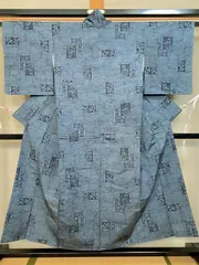 570B【アンティーク着物】袷 着物 小紋 青緑系 幾何学花紋様 紬？ 上質な生地感 リメイク素材にも