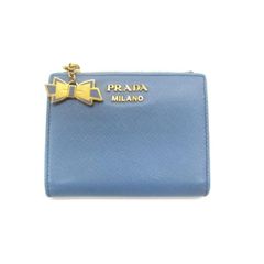 prada サフィアーノレザー 折り財布 水色 真贋証明カード等付 - メルカリ