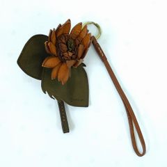 COACH コーチ キーホルダー チャーム 花 ユリ カラフル レザー Lily