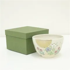 京焼　八木海峰造　色絵花茶碗（紙箱）  茶道 抹茶 おしゃれ 抹茶茶碗 抹茶碗 和食器 レトロ 茶器 骨董 茶わん 茶会 茶の湯