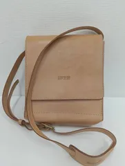 【中古品】 BREEブリー ヌメ革 レザー ショルダーバッグ ベージュ 斜め掛け 肩掛け バッグかばん 現状品のサムネイル