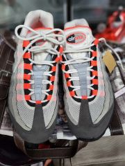 NIKE エアマックス95 Solar Red 27.5cm 01250 - メルカリ