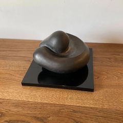 ブロンズ調 女性顔オブジェ ハンドモチーフ 金属製 大理石台座 - メルカリ