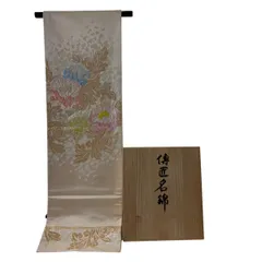 袋帯 逸品 龍村晋 落款 共箱付き 牡丹 金糸 箔 ベージュ お太鼓柄 正絹 【中古】のサムネイル