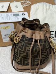 FENDI》 モントレゾール ミニ ブラウン FFズッカ ショルダーバッグ 