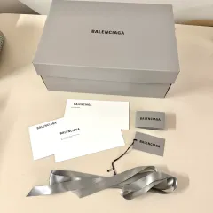 バレンシアガ 衣類 ボックス 包装 紐 誕生日 はがき 衣類 タグ などなど まとめ （デパート フルセット）のサムネイル