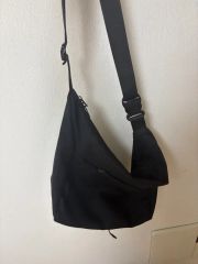 EAZYMISS Dual Zip Crossbody Bag - メルカリ