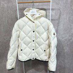 MONCLER モンクレールArvouinショートダウンジャケット白00 - メルカリ