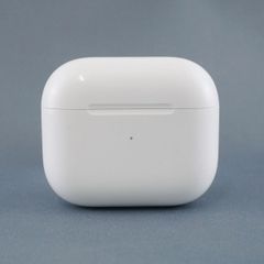 AirPods Pro 充電ケースのみ USED美品 正規品 完動品 海外モデル