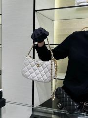 COACH ベルベット チェーンショルダーバッグ - メルカリ