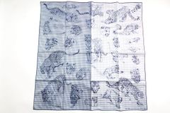 極美品 HERMES エルメス ロベールダレ 大判スカーフ 猫科動物 グレー