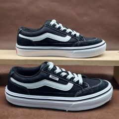 VANS FALKENスニーカー ブラック/ホワイト 42 - メルカリ