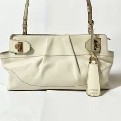 Salvatore Ferragamo フェラガモ ガンチーニ　レザー ショルダー バッグ　アイボリー　ゴールド金具 C0518120a