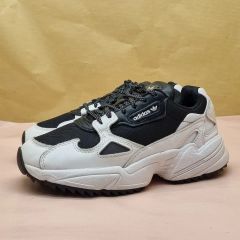 アディダス スニーカー ファルコン adidasFALCON 27㎝ - メルカリ