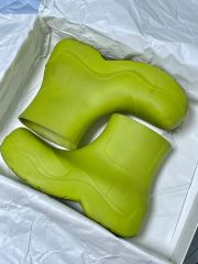 ボッテガヴェネタ　ストライド　ラバーブーツ（Kのファッション部屋着用） ボッテガヴェネタ ストライド ラバーブーツ（Kのファッション部屋着用