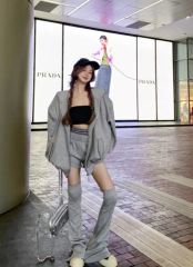 ALO YOGA アロ グレー TWICEサナ着用モデル - メルカリ