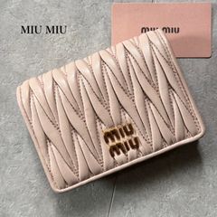 ✨新品未使用✨ miumiu ミニ財布 マテラッセ アイコン 折り財布 - メルカリ