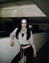 (海外配送)クロップドフーディー ジップアップ + 黒 Tシャツ + トレーナー ズボン セット